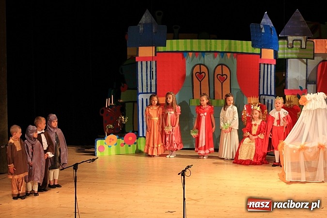 Zdjęcie w galerii na portalu naszraciborz.pl: Wielka gala przedszkolaków w RCK wiadomości z regionu