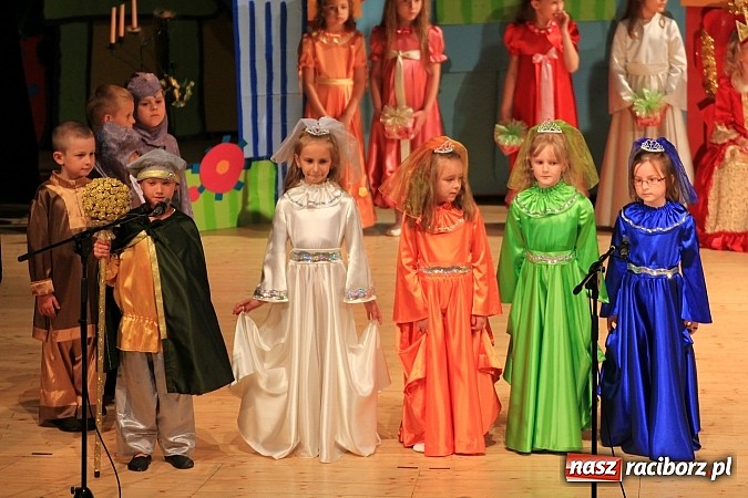 Zdjęcie w galerii na portalu naszraciborz.pl: Wielka gala przedszkolaków w RCK wiadomości z regionu