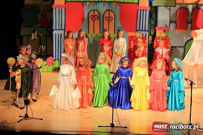 Zdjęcie w galerii na portalu naszraciborz.pl: Wielka gala przedszkolaków w RCK wiadomości z regionu