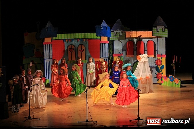 Zdjęcie w galerii na portalu naszraciborz.pl: Wielka gala przedszkolaków w RCK wiadomości z regionu