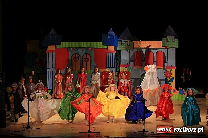 Zdjęcie w galerii na portalu naszraciborz.pl: Wielka gala przedszkolaków w RCK wiadomości z regionu