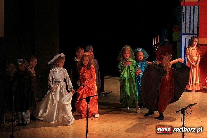 Zdjęcie w galerii na portalu naszraciborz.pl: Wielka gala przedszkolaków w RCK wiadomości z regionu