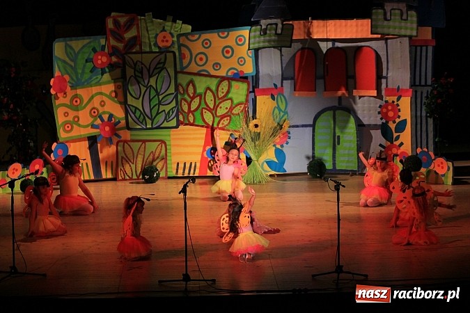 Zdjęcie w galerii na portalu naszraciborz.pl: Wielka gala przedszkolaków w RCK wiadomości z regionu