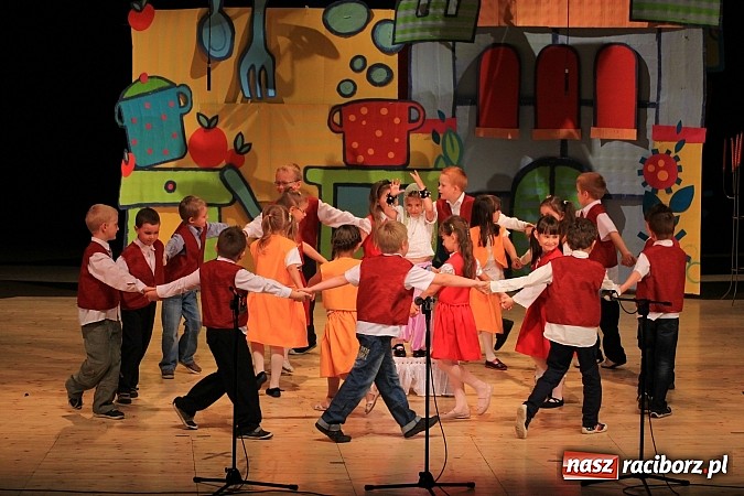 Zdjęcie w galerii na portalu naszraciborz.pl: Wielka gala przedszkolaków w RCK wiadomości z regionu