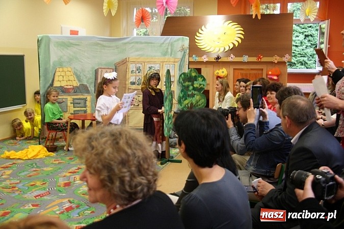 Zdjęcie w galerii na portalu naszraciborz.pl: Klucz do uczenia - gość z Rosji w gminie Krzyżanowice wiadomości z regionu