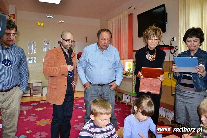 Zdjęcie w galerii na portalu naszraciborz.pl: Klucz do uczenia - gość z Rosji w gminie Krzyżanowice wiadomości z regionu