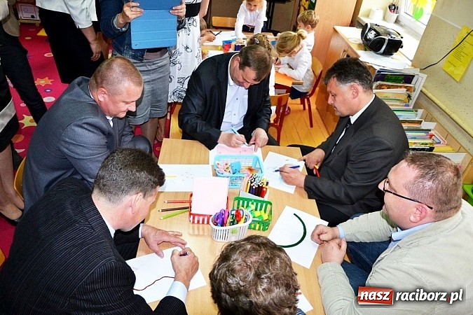 Zdjęcie w galerii na portalu naszraciborz.pl: Klucz do uczenia - gość z Rosji w gminie Krzyżanowice wiadomości z regionu