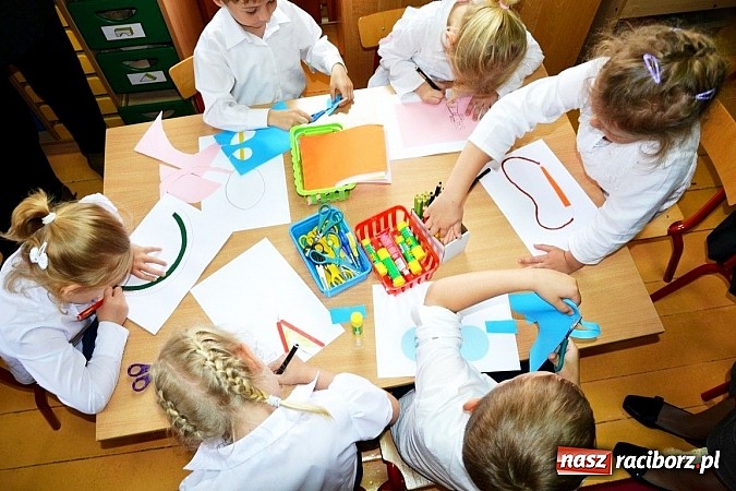 Zdjęcie w galerii na portalu naszraciborz.pl: Klucz do uczenia - gość z Rosji w gminie Krzyżanowice wiadomości z regionu