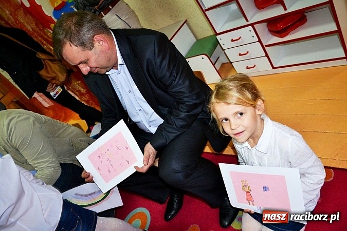 Zdjęcie w galerii na portalu naszraciborz.pl: Klucz do uczenia - gość z Rosji w gminie Krzyżanowice wiadomości z regionu