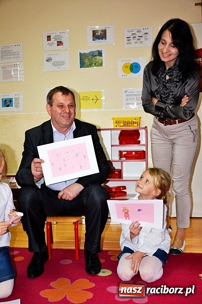 Zdjęcie w galerii na portalu naszraciborz.pl: Klucz do uczenia - gość z Rosji w gminie Krzyżanowice wiadomości z regionu