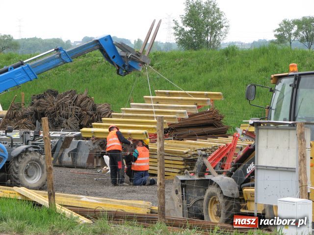 Zdjęcie w galerii na portalu naszraciborz.pl: Widać efekty pracy na moście  wiadomości z regionu