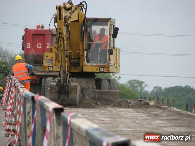 Zdjęcie w galerii na portalu naszraciborz.pl: Widać efekty pracy na moście  wiadomości z regionu