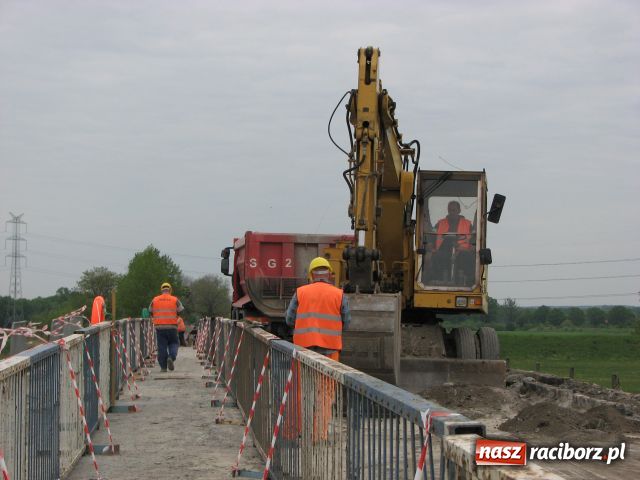 Zdjęcie w galerii na portalu naszraciborz.pl: Widać efekty pracy na moście  wiadomości z regionu