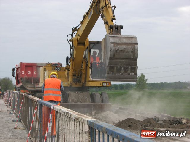 Zdjęcie w galerii na portalu naszraciborz.pl: Widać efekty pracy na moście  wiadomości z regionu