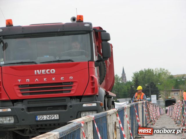 Zdjęcie w galerii na portalu naszraciborz.pl: Widać efekty pracy na moście  wiadomości z regionu