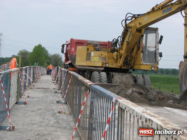 Zdjęcie w galerii na portalu naszraciborz.pl: Widać efekty pracy na moście  wiadomości z regionu