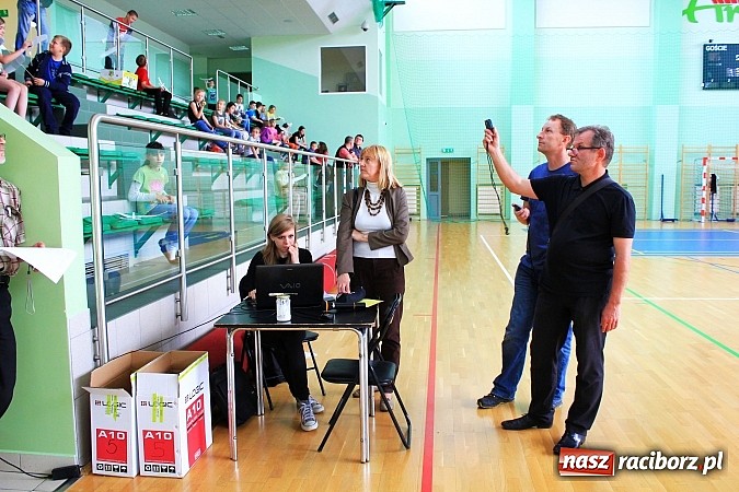 Zdjęcie w galerii na portalu naszraciborz.pl: Puszczali szybowce w Arenie Rafako wiadomości z regionu