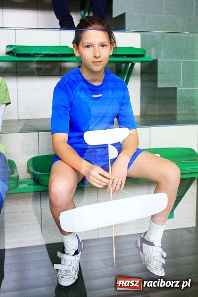 Zdjęcie w galerii na portalu naszraciborz.pl: Puszczali szybowce w Arenie Rafako wiadomości z regionu