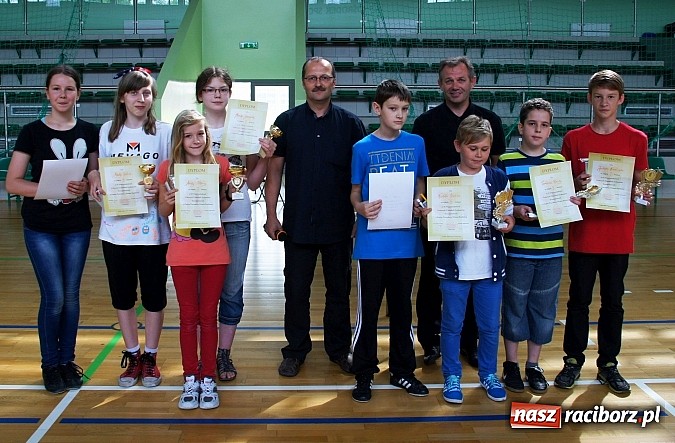 Zdjęcie w galerii na portalu naszraciborz.pl: Puszczali szybowce w Arenie Rafako wiadomości z regionu