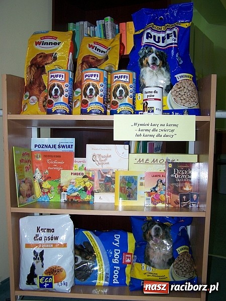 Zdjęcie w galerii na portalu naszraciborz.pl: Wymienili karę na karmę dla zwierząt wiadomości z regionu