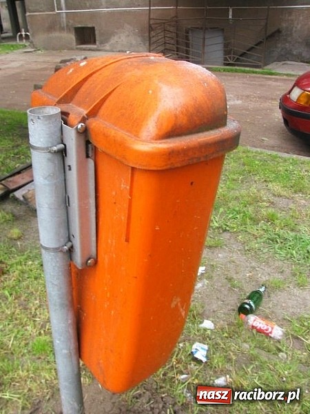 Zdjęcie w galerii na portalu naszraciborz.pl: Nie zasługujemy nawet na śmietnik i ławkę? wiadomości z regionu
