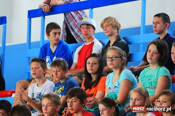 Zdjęcie w galerii na portalu naszraciborz.pl: Piknik pływacki w ZSOMS wiadomości z regionu