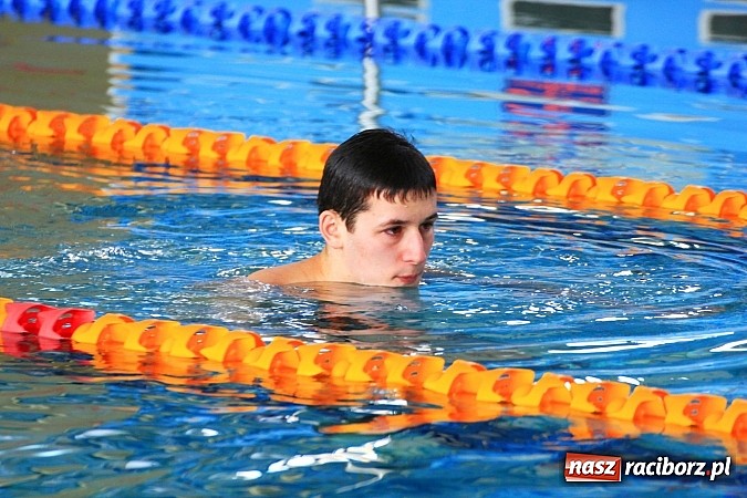 Zdjęcie w galerii na portalu naszraciborz.pl: Piknik pływacki w ZSOMS wiadomości z regionu