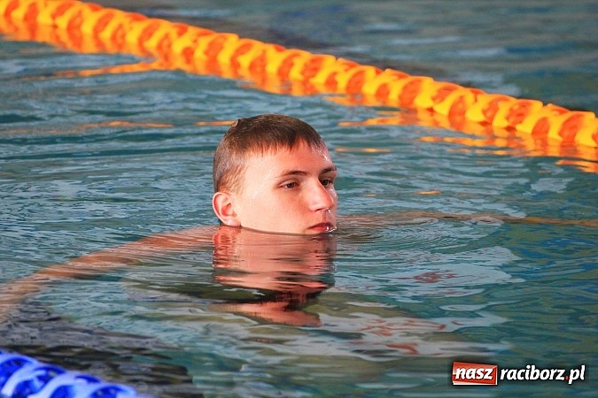 Zdjęcie w galerii na portalu naszraciborz.pl: Piknik pływacki w ZSOMS wiadomości z regionu