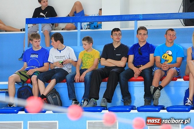 Zdjęcie w galerii na portalu naszraciborz.pl: Piknik pływacki w ZSOMS wiadomości z regionu