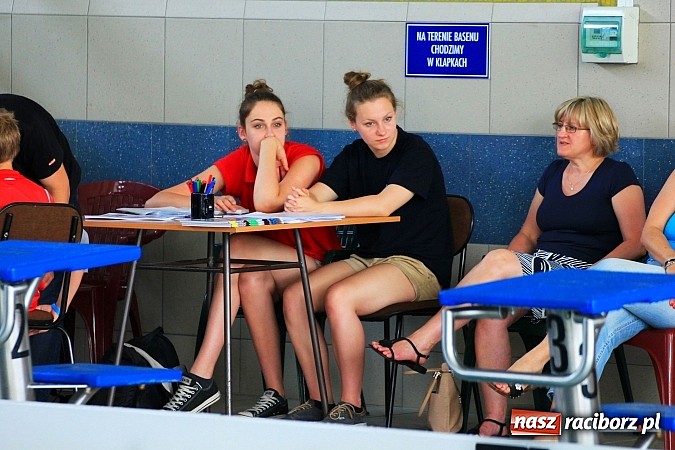 Zdjęcie w galerii na portalu naszraciborz.pl: Piknik pływacki w ZSOMS wiadomości z regionu