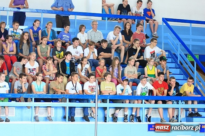 Zdjęcie w galerii na portalu naszraciborz.pl: Piknik pływacki w ZSOMS wiadomości z regionu