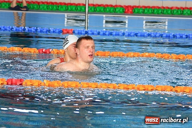 Zdjęcie w galerii na portalu naszraciborz.pl: Piknik pływacki w ZSOMS wiadomości z regionu