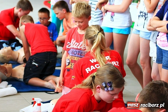 Zdjęcie w galerii na portalu naszraciborz.pl: Piknik pływacki w ZSOMS wiadomości z regionu