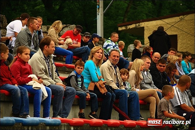 Zdjęcie w galerii na portalu naszraciborz.pl: Freestyle Streets Owners - doskonałe kaskaderskie show na stadionie wiadomości z regionu
