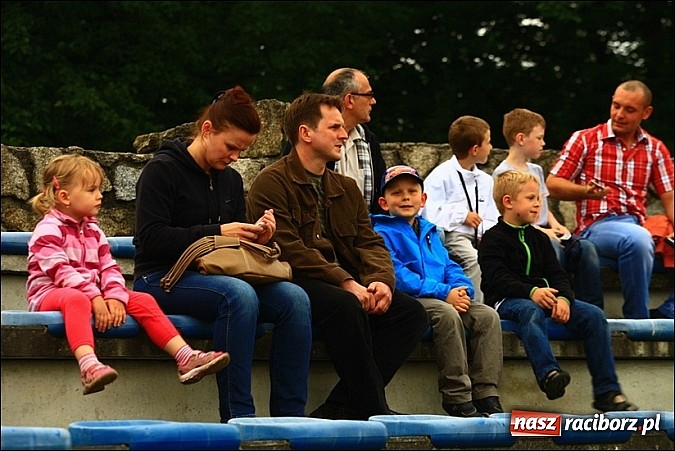 Zdjęcie w galerii na portalu naszraciborz.pl: Freestyle Streets Owners - doskonałe kaskaderskie show na stadionie wiadomości z regionu
