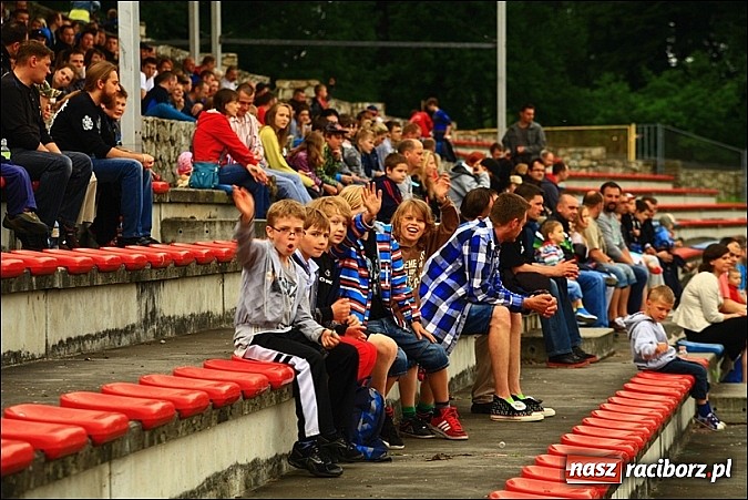 Zdjęcie w galerii na portalu naszraciborz.pl: Freestyle Streets Owners - doskonałe kaskaderskie show na stadionie wiadomości z regionu