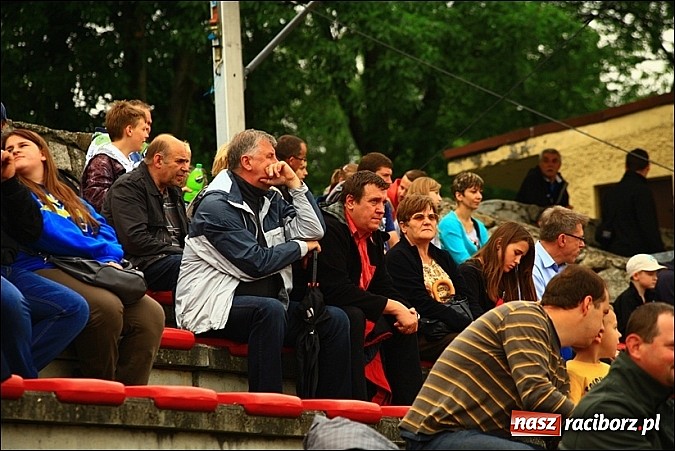 Zdjęcie w galerii na portalu naszraciborz.pl: Freestyle Streets Owners - doskonałe kaskaderskie show na stadionie wiadomości z regionu