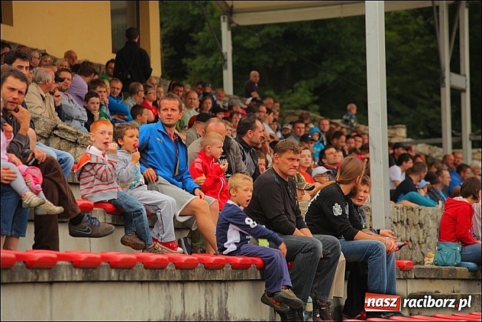 Zdjęcie w galerii na portalu naszraciborz.pl: Freestyle Streets Owners - doskonałe kaskaderskie show na stadionie wiadomości z regionu