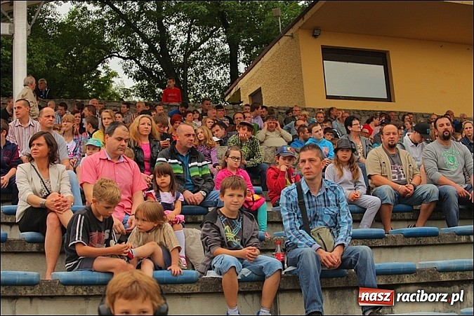 Zdjęcie w galerii na portalu naszraciborz.pl: Freestyle Streets Owners - doskonałe kaskaderskie show na stadionie wiadomości z regionu