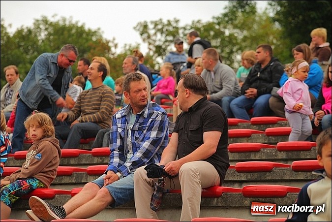 Zdjęcie w galerii na portalu naszraciborz.pl: Freestyle Streets Owners - doskonałe kaskaderskie show na stadionie wiadomości z regionu