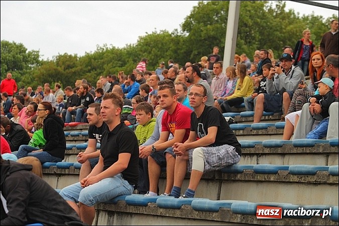 Zdjęcie w galerii na portalu naszraciborz.pl: Freestyle Streets Owners - doskonałe kaskaderskie show na stadionie wiadomości z regionu