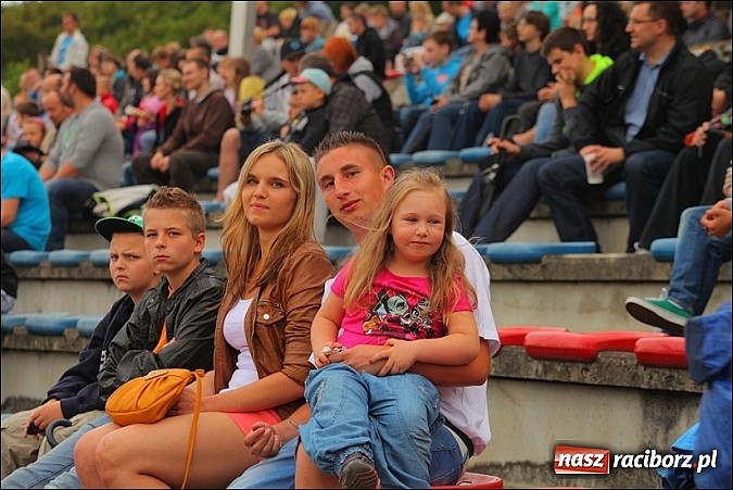 Zdjęcie w galerii na portalu naszraciborz.pl: Freestyle Streets Owners - doskonałe kaskaderskie show na stadionie wiadomości z regionu