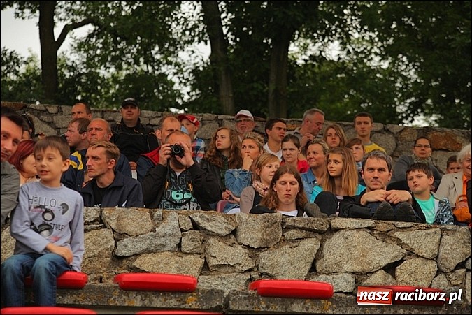 Zdjęcie w galerii na portalu naszraciborz.pl: Freestyle Streets Owners - doskonałe kaskaderskie show na stadionie wiadomości z regionu