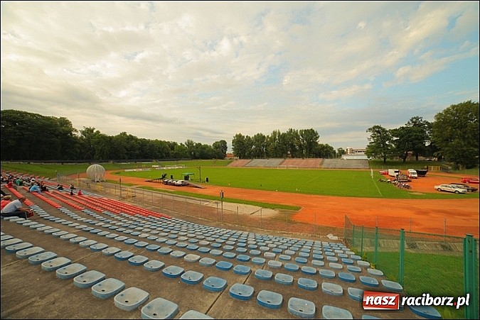 Zdjęcie w galerii na portalu naszraciborz.pl: Freestyle Streets Owners - doskonałe kaskaderskie show na stadionie wiadomości z regionu