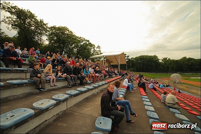 Zdjęcie w galerii na portalu naszraciborz.pl: Freestyle Streets Owners - doskonałe kaskaderskie show na stadionie wiadomości z regionu