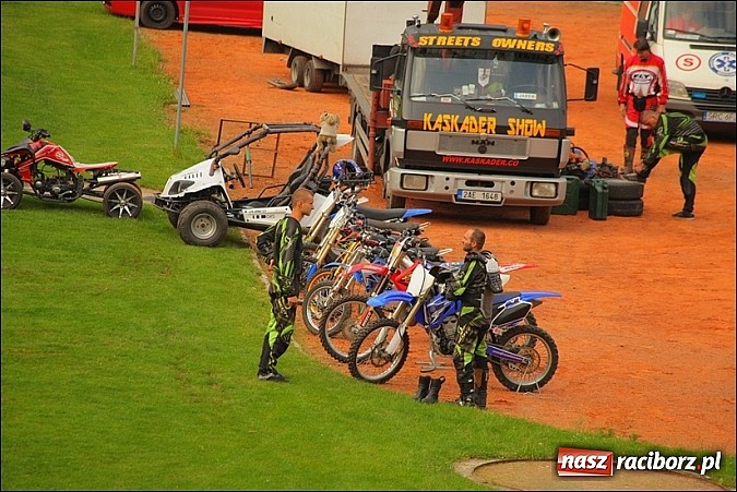 Zdjęcie w galerii na portalu naszraciborz.pl: Freestyle Streets Owners - doskonałe kaskaderskie show na stadionie wiadomości z regionu