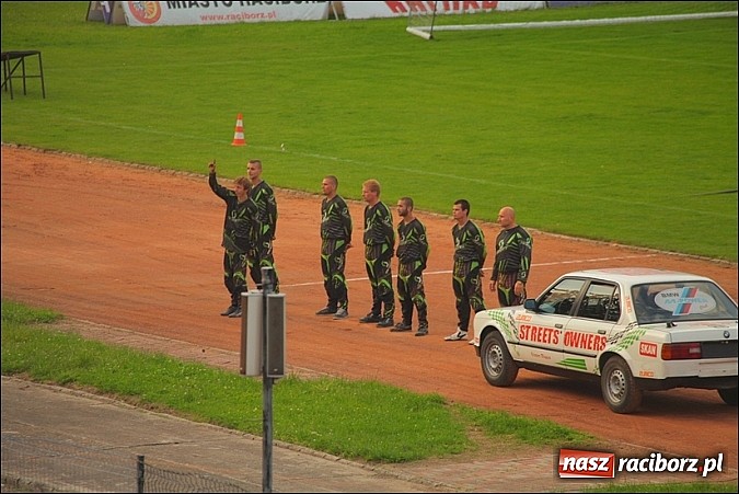 Zdjęcie w galerii na portalu naszraciborz.pl: Freestyle Streets Owners - doskonałe kaskaderskie show na stadionie wiadomości z regionu
