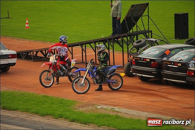Zdjęcie w galerii na portalu naszraciborz.pl: Freestyle Streets Owners - doskonałe kaskaderskie show na stadionie wiadomości z regionu