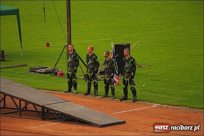 Zdjęcie w galerii na portalu naszraciborz.pl: Freestyle Streets Owners - doskonałe kaskaderskie show na stadionie wiadomości z regionu