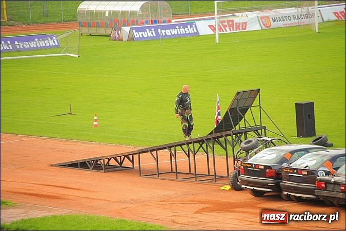 Zdjęcie w galerii na portalu naszraciborz.pl: Freestyle Streets Owners - doskonałe kaskaderskie show na stadionie wiadomości z regionu